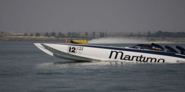 Constanţa: O barcă de la Formula 1 pe apă s-a răsturnat înainte de linia de sosire