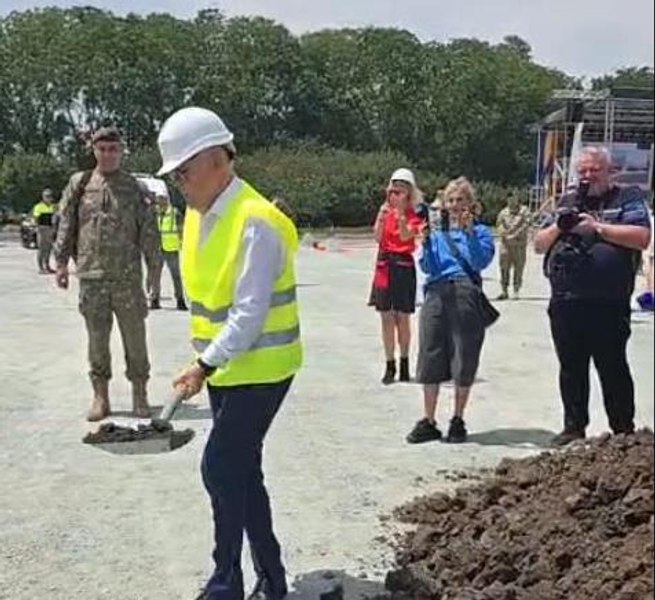 O investiție întinsă pe 20 de ani. Începe construcția primei piste de decolare-aterizare militară din România, după 1989 VIDEO