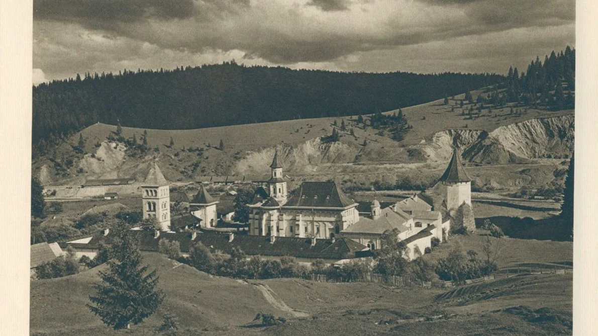 Fotografii rare cu mănăstirile din România interbelică, publicate de Muzeul Național de Istorie a României Cum arăta Mănăstirea Voroneț atunci? jpeg
