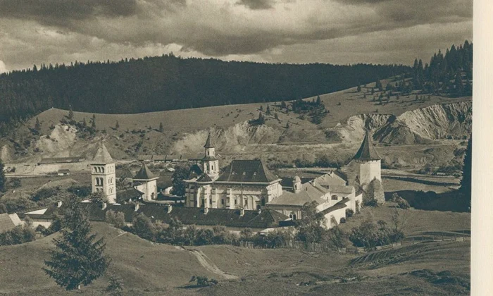 Fotografii rare cu mănăstirile din România interbelică, publicate de Muzeul Național de Istorie a României  Cum arăta Mănăstirea Voroneț atunci? jpeg