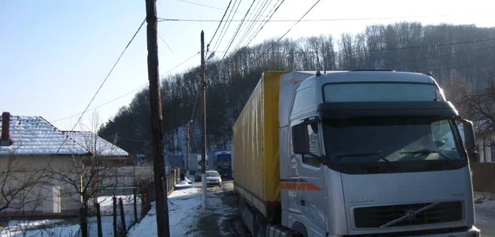 Se circula in conditii de iarna pe toate drumurile nationale din judet