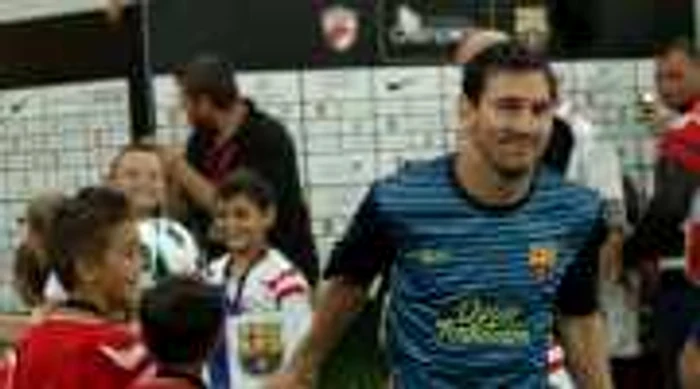 Messi, la încălzirea dinaintea amicalului Dinamo - Barcelona. FOTO Mediafax