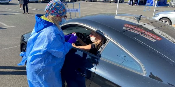 vaccinare din masina la deva foto prefectura hunedoara