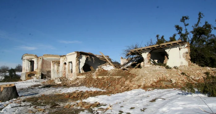 Conacul a fost lăsat în paragină. FOTO: Ionuţ Benea