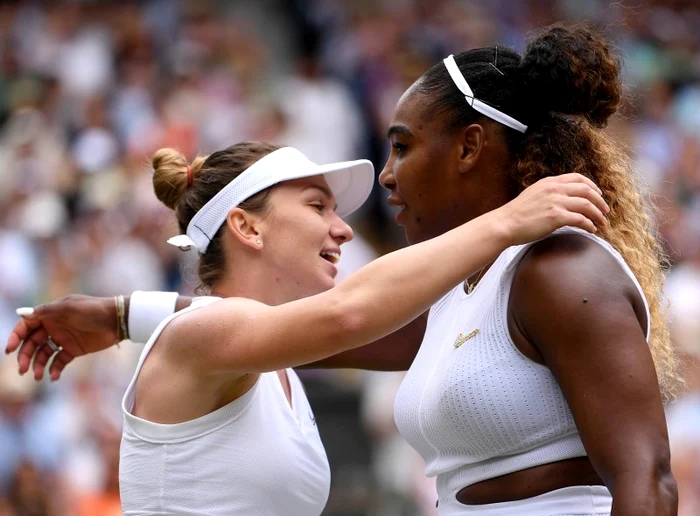 Serena Williams a felicitat-o pe Simona Halep după finala de la Wimbledon 2019Foto: EPA-EFE