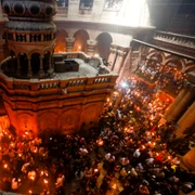 Lumina Sântă a Pogorât la Biserica Sfântului Mormânt din Ierusalim. Foto epa-efe