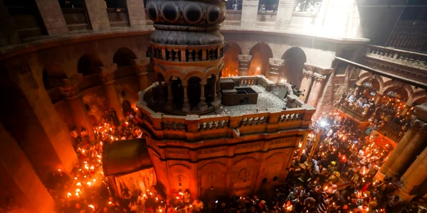 Lumina Sântă a Pogorât la Biserica Sfântului Mormânt din Ierusalim. Foto epa-efe