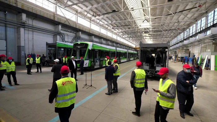 Hala din Arad în care se asamblează tramvaiele pentru București. Foto: pmb.ro