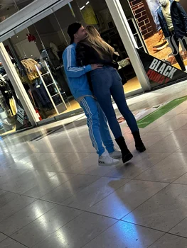 Cine este blondina misterioasă / foto: surse Click!