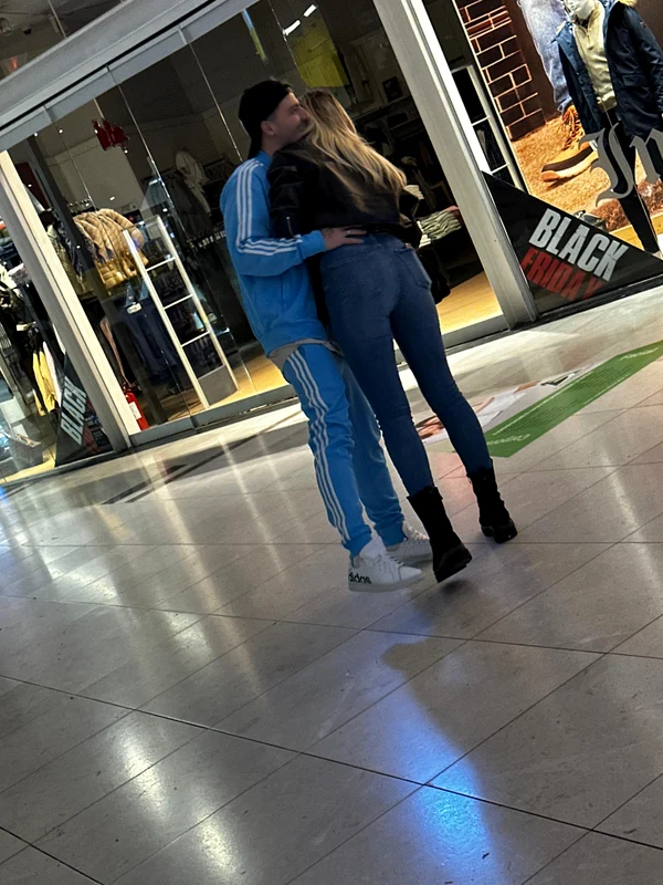 Cine este blondina misterioasă / foto: surse Click!