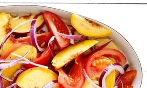 Salata usoara cu rosii, pere si ceapa jpeg