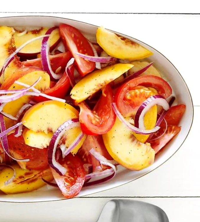 Salata usoara cu rosii, pere si ceapa jpeg