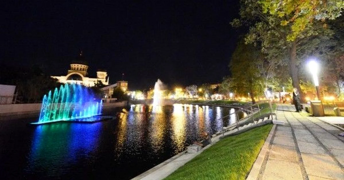 Monumentul va fi amplasat în mijlocul lacului de la Pădurice FOTO arhivă