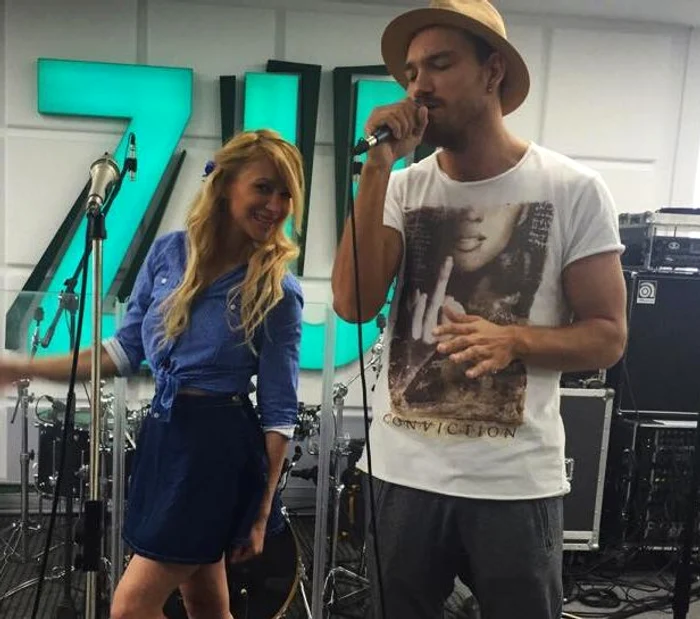 
    Lora şi Peter Pop au colaborat la piesa "Singuri în doi"foto: arhiva personală  