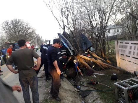 Accident Tetoiu - Vâlcea soldat cu decesul unui copil Foto Adevarul