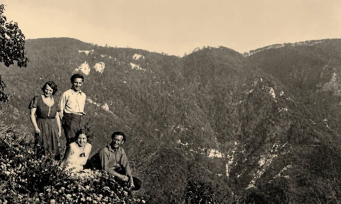 Valea Uzinelor, Oravița, 15 iunie 1931. Zamfirița, Cornel, Traian, Tinel și Cornelia tanti. Colecția Marta Bosică - născută Iana (© Muzeul Național al Banatului)