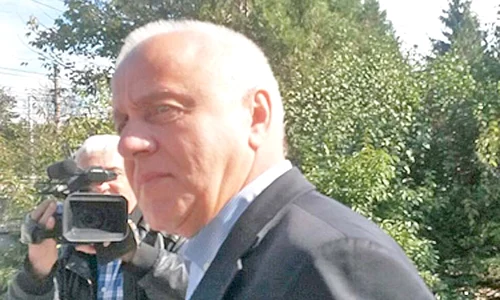Teodor Sterian, şeful Securităţii companiei  de apă, este suspectat de DNA că a făcut pozele  în care blonda se plimbă prin capitala Franţei jpeg