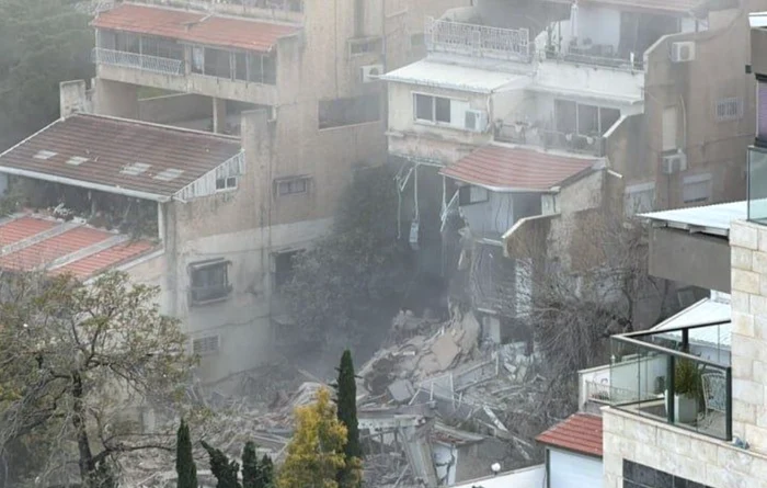 Misiunea continuă pentru localizarea eventualelor victime rămase prinse. FOTO: X/@MidnightVision5