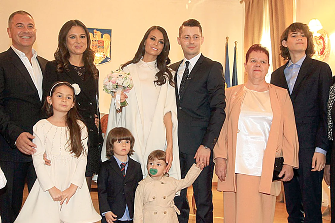 Şi la cununia civilă, cei patru copii au întregit tabloul de familie  