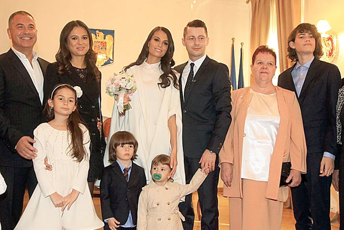Şi la cununia civilă, cei patru copii au întregit tabloul de familie
