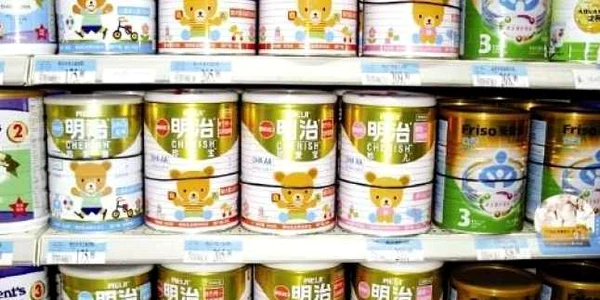 Cutii de lapte praf Meiji