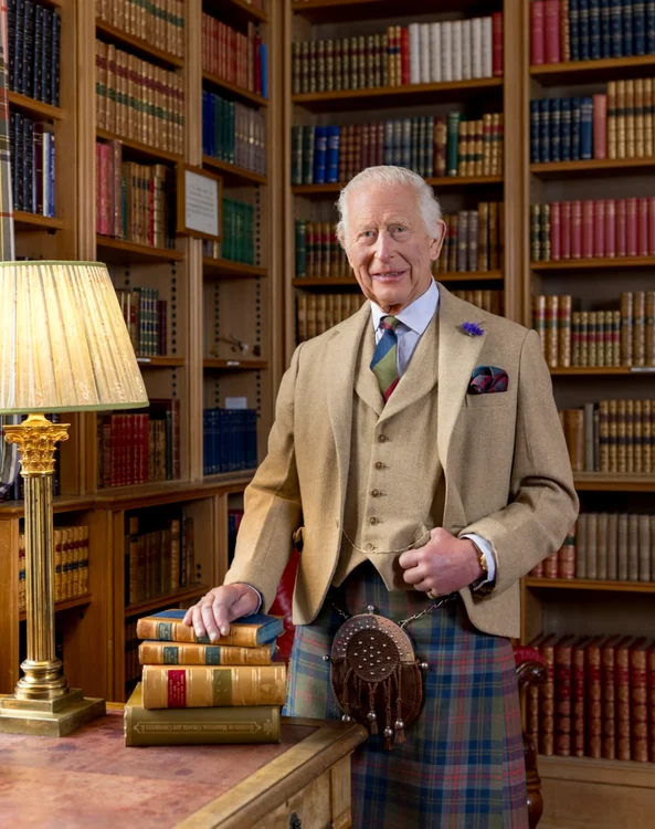 Regele Charles în kilt, Foto Millie Pilkington png