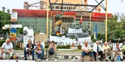 Revoluţionarii ameninţă că se vor întoarce împotriva Guvernului Ponta dacă nu-şi recapătă indemnizaţiile