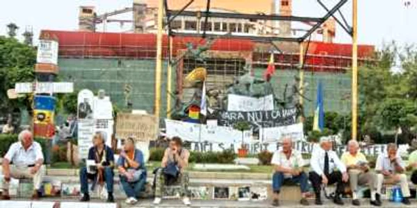 Revoluţionarii ameninţă  că se vor întoarce împotriva Guvernului  Ponta dacă nu-şi recapătă indemnizaţiile 