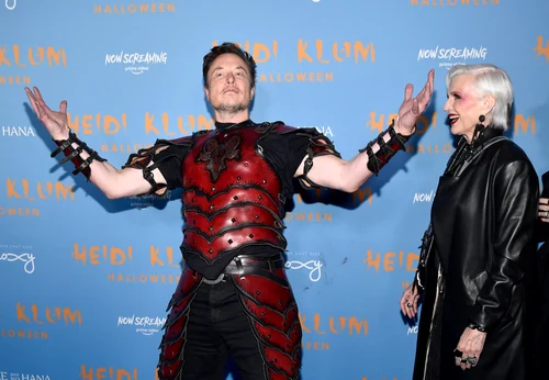 elon si mama lui