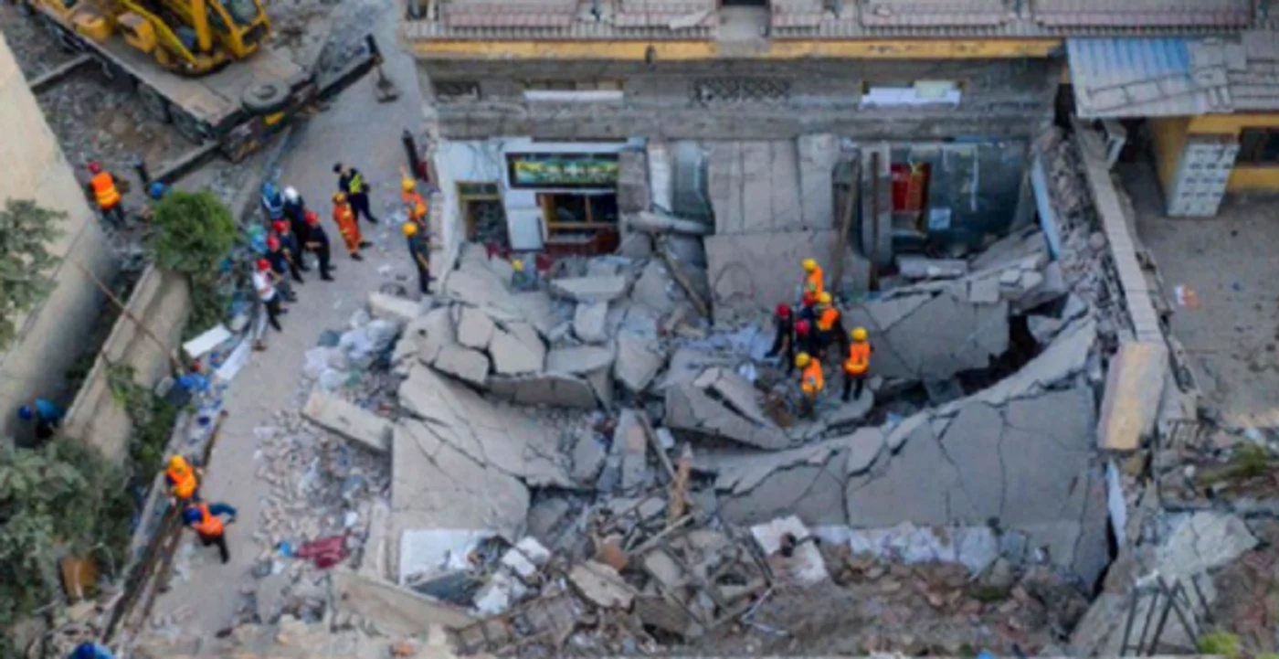 
    29 de morţi în nordul Chinei, în urma surpării unui restaurant Foto: Twitter  