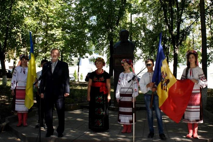 Însărcinatul cu afaceri al Ucrainei în Republica Moldova, Ghenadii Altuhov (stânga) FOTO: trm.md