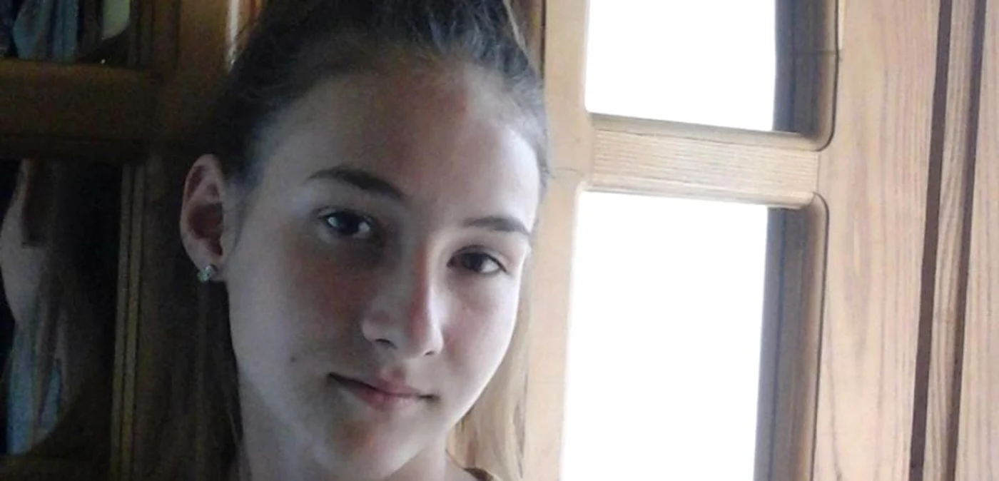 Cristina avea 14 ani şi îşi însoţea sora la colindat când a fost lovită de camionetă FOTO: Facebook