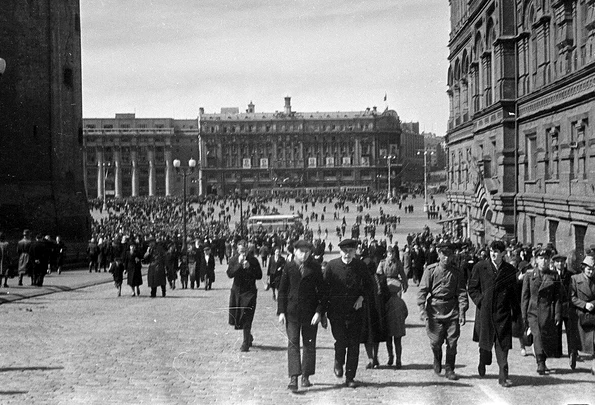 Ziua Victoriei, 9 mai 1945, în Moscova (© Wikimedia Commons)