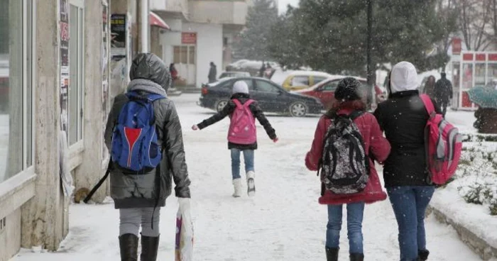 Elevii ar putea sta acasă şi marţi. Foto: Adevărul