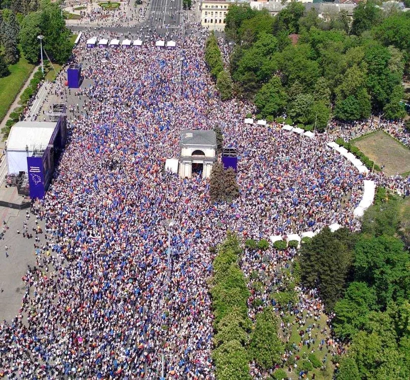 Participanții la miting au adoptat o rezoluție privind integrarea țării în UE. FOTO: Facebook