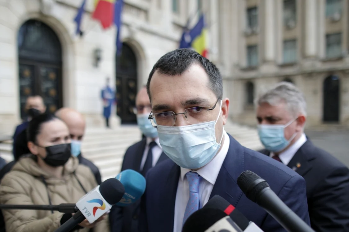 Vlad Voiculescu spune că tot mai mulţi oameni se vaccinează, dar momentan nu am ajuns la imunitatea colectivă