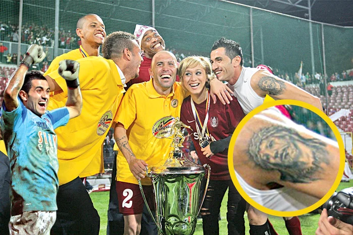 Pe braţul stâng, portughezul are tatuat chipul lui Iisus