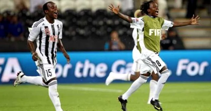 Jucătorii lui TP Mazembe sărbătorind calificarea. Foto: EPA