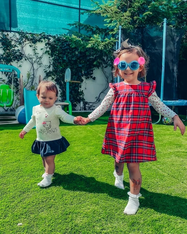 2 fiicele andreei balan 2 jpg jpeg