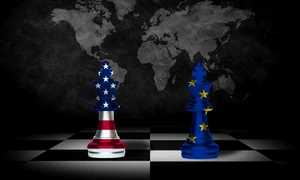 Europa și SUA  tablă de sah pe fundalul unei hărti FOTO shutterstock jpg