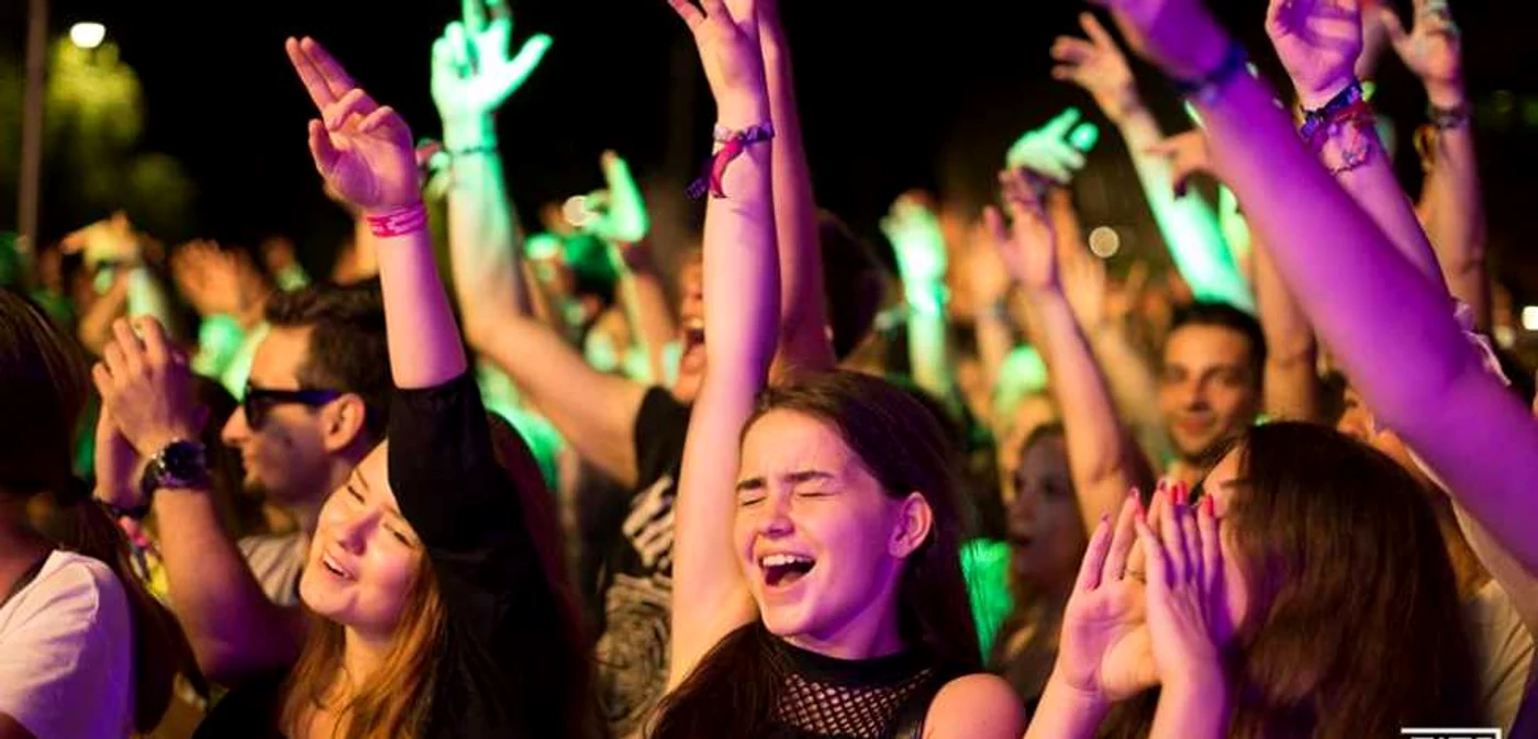 Festivalieri la concertele din a doau seară de distracţie  FOTO Untold/Facebook