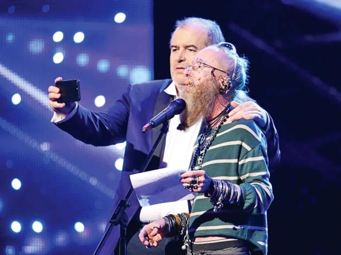 Florin  Călinescu  “s-a tras în  poză” cu Cezar
