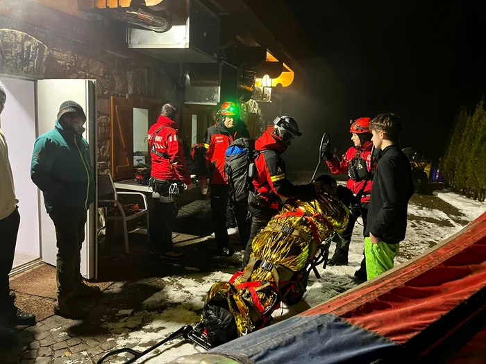 Misiune grea pe Masivul Ceahlău: un tânăr din Republica Moldova, fără cunoștință, a fost evacuat de salvatori