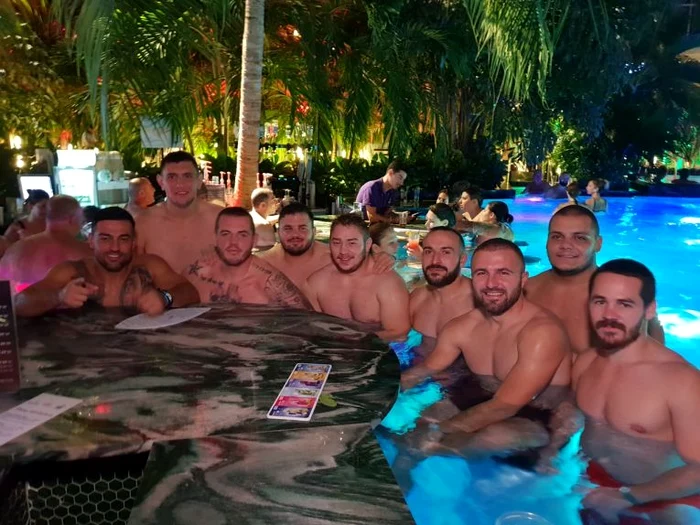 Rugbystii de la CSM Bucuresti, în piscina de la Therme