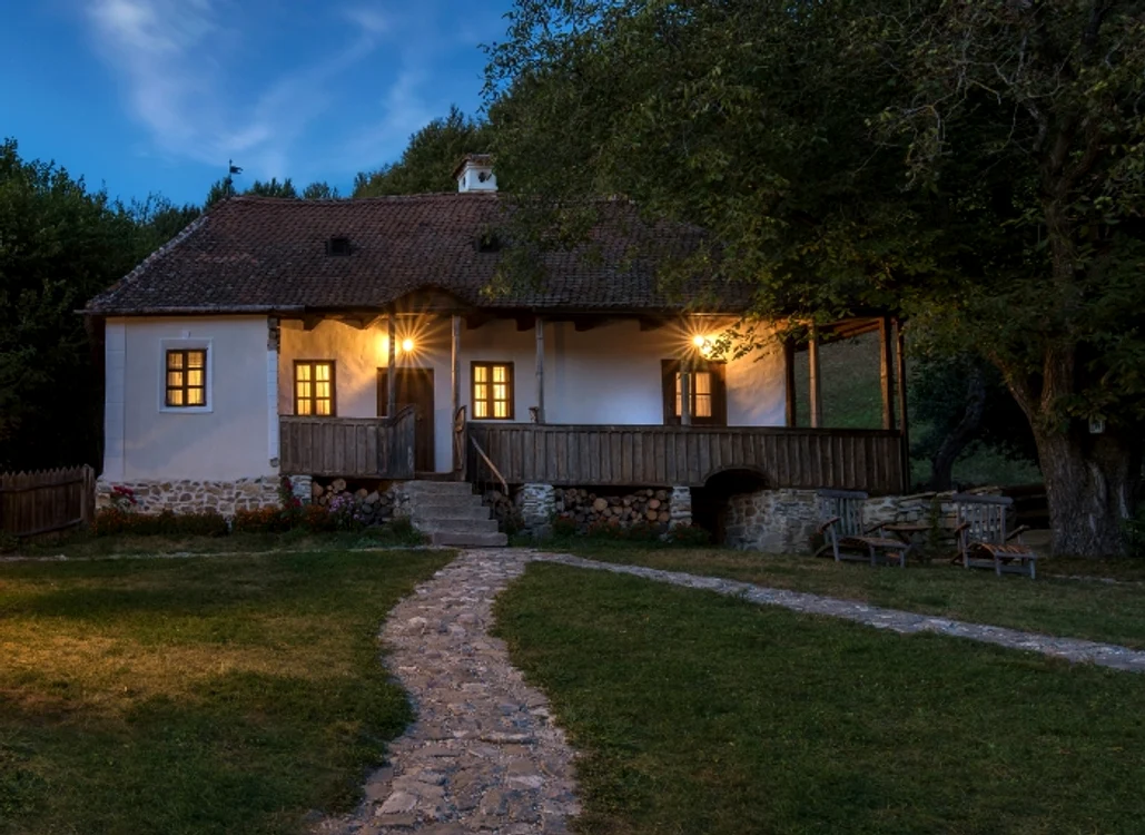 Pensiunea regelui Charles din Valea Zălanului FOTO romanian-romance