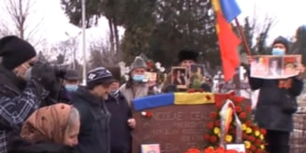 oameni la mormantul lui Ceausescu - 26 ian 2022