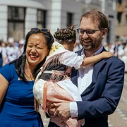 Dominic Fritz alaturi de soctie și fiica foto facebook jpg
