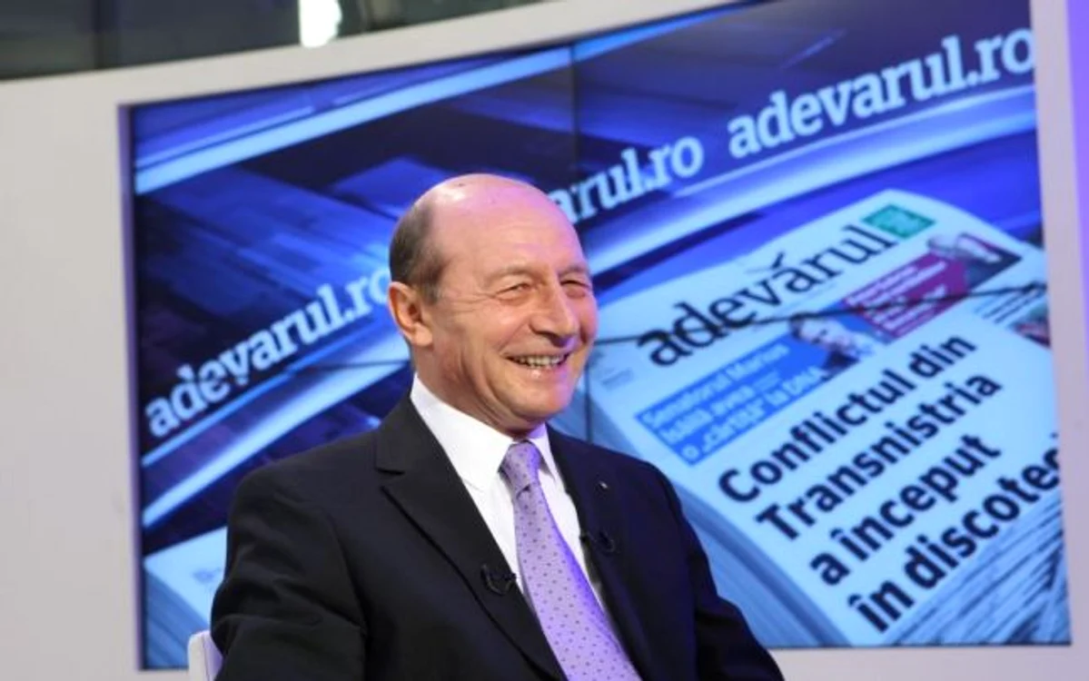 "E timpul ca românii să spună stop", clamează Băsescu