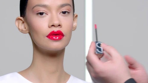 rosu vinilin pe buze jpg jpeg