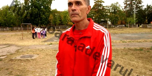 Mihael Duca a fost agresat de părintele unui elev certat cu educația fizică. Foto: Daniel Guță.